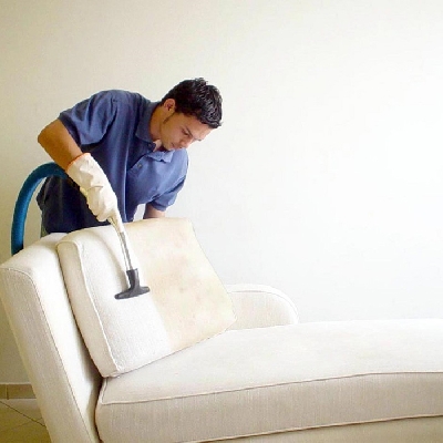 Các bước cần thực hiện khi tiến hành vệ sinh ghế sofa tại nhà - c của nhiều gia đình. Tuy nhiên, cũng như các sản phẩm dân dụng khác, sau một thời gian sử dụng ghế rất dễ bị bụi bẩn và xuất hiện nhiều các mảng bám cáu đặc. Do vậy, Máy hút bụi công nghi