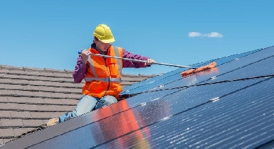 Cần làm gì trước khi vệ sinh tấm pin năng lượng mặt trời? - PV tổn thất sản lượng có thể lên đến 30% hàng năm (trường hợp xấu nhất). Việc những thứ này tích luỹ trên bề mặt các bảng càng nhiều lâu dần tổn thất sản lượng điện sẽ tăng dần theo 