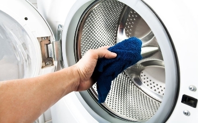 Dành ra 1 ít thời gian tham khảo những cách vệ sinh máy giặt - quan tâm, để ý… nên máy chà sàn liên hợpnhiều người phớt lờ công việc đơn giản này. Hậu quả của việc không vệ sinh máy giặt là làm giảm chất lượng giặt sạch của máy, khiến cho máy càng 