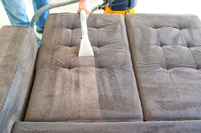 Giúp sofa được bền đẹp cần được vệ sinh đúng cách -  nhỏ. Chính vì vậy, không có lý do gì để bạn không tìm cách làm cho sản phẩm yêu thích của mình tăng thêm tuổi thọ, sử dụng lâu bền hơn. máy chà sàn tại đà nẵng sẽ giới thiệu tới bạn một 