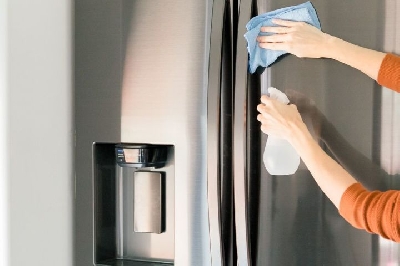 Khám phá bí quyết rửa tủ lạnh sạch sẽ và nhanh chóng - áy rửa chénvệ sinh tủ lạnh cực sạch.

1. Baking soda
Banking Soda được biết đến như là thần dược tẩy rửa và khử mùi. Bạn có thể dễ dàng khử mùi hôi trong tủ lạnh bằng cách sử dụng một 