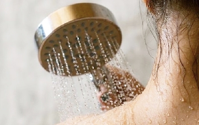 Khuyến khích nên tắm nước lạnh bằng vòi sen - p ngoài cơ thể với nước cũng mang lại rất nhiều lợi ích với sức khỏe.

Tắm vòi sen là việc làm vệ sinh và lành mạnh, cần thực hiện hàng ngày. Nhìn chung chúng ta thích tắm nước nóng hoặc nư
