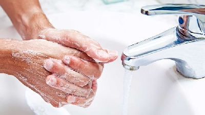 Lỗi sai nghiêm trọng khi rửa tay khiến vi khuẩn vẫn sinh sôi - ai với máy hút bụi công nghiệp khô ướthành động đơn giản này.

Không rửa tay đủ thời gian
Một nghiên cứu của Đại học Michigan (Mỹ) cho thấy 95% người không rửa tay đủ thời gian để di