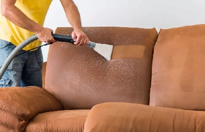 Lưu ý khi vệ sinh sofa tại nhà hiệu quả - ch của nó. Tuy nhiên, việc làm sạch ghế sofa không phải là việc làm đơn giản bởi nó yêu cầu sự chuyên nghiệp, cẩn thận, tỉ mỉ, có am hiểu về hóa chất tẩy rửa. Giặt ghế sofa là việc làm khó