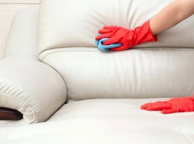 Mách bạn vệ sinh ghế sofa giả da với hóa chất tẩy rửa vệ sinh công nghiệp - áy chà sàn liên hợp nhà xưởng yếu tố thẩm mỹ của loại sofa này chính là lý do vì sao ghế sofa giả da đang là một trong những lựa chọn hàng đầu của các gia đình hiện nay. Tuy nhiên, nếu trong đi