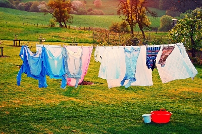 Mẹo giặt và giữ quần áo thơm lâu khi mùa mưa đến - trong thời tiết ẩm ướt.
Lưu ý khi giặt đồ
Tốt nhất bạn nên giặt đồ vào sáng sớm để máy hút bụi công nghiệp 3 pha quần áo có khoảng thời gian được phơi dài nhất. Thêm vào đó buổi sáng 