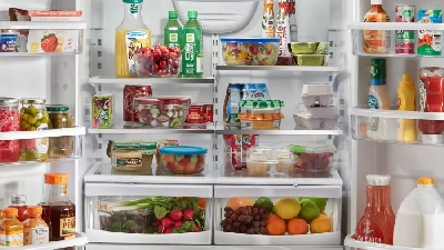 Mẹo sắp xếp và vệ sinh tủ lạnh nhanh nhất -  khoẻ cho gia đình mà còn là cách sử dụng tủ lạnh tiết kiệm điện, cũng như bảo quản tủ lạnh được lâu bền.
Phân loại thực phẩm

Việc để chung lẫn rau với thịt cá sẽ làm thực phẩm kh
