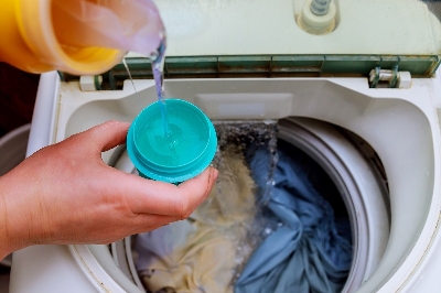 Mẹo sử dụng nước xả vải cho máy giặt tốt nhất - t bụi công nghiệp ở tphcmlàm hư hỏng chiếc máy giặt của gia đình nhưng ít ai biết.

1. Dùng quá nhiều hoặc quá ít nước xả
Cho quá nhiều nước xả sẽ gây lãng phí, làm gia tăng lượng dầu gây 