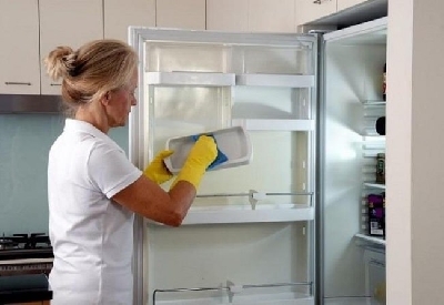 Mẹo vệ sinh tủ lạnh đơn giản nhưng hiệu quả -  mua máy hút bụi công nghiệp ở tphcm tủ lạnh sẽ bị ám các mùi khó chịu. Điều đó sẽ gây ảnh hưởng tới thực phẩm được bảo quản bên trong. Vì thế, chúng ta cũng nên vệ sinh tủ lạnh thườn