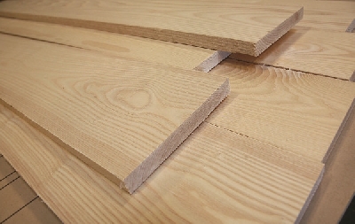 Nội thất gỗ tự nhiên được sử dụng nhiều nhất - ử lý công nghiệp cơ bản như cắt, xẻ, sấy phơi khô, tẩm sấy. Để giúp cho các thớ có sự ổn định và liên kết với nhau tốt nhất. Để tạo thành nguyên liệu chế tác nội ngoại thất mà không q