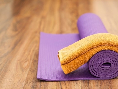 Thảm yoga cần được vệ sinh đúng cách cùng máy hút bụi viper -  dụng. Thực sự với những người yêu thích yoga và tập hàng ngày thì việc để bốc mùi không thể ổn chút nào đúng không vì vậy việc cách vệ sinh thảm yoga là cần thiết.

Trong quá trình bạn t