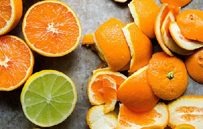 Vỏ cam khiến quá trình lão hóa da chậm lại -  công nghiệpmình.
Vỏ cam chứa nhiều vitamin C hơn cả trái cây. Đặc tính kháng khuẩn trong vỏ cam khiến nó trở thành một bổ sung tuyệt vời cho chế độ chăm sóc da của bạn.

Vỏ cam cũng là một th