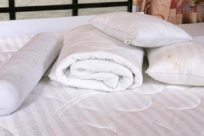 Với mỗi loại chăn khác nhau bạn nên có cách làm sạch khác nhau - n và máy chà sàn đơn công nghiệp cả sức khỏe của bạn nữa.

Ra trải giường
Với ra trải giường bạn nên tránh những sai lầm sau.
Không thường xuyên giặt ra trải giường
Ra trải giường thự