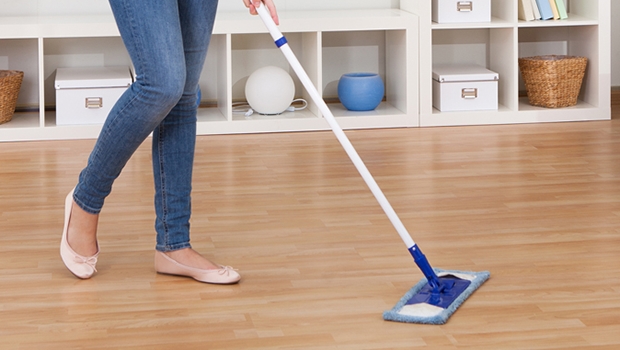 Mách nhỏ một số cách để giúp bạn làm vệ sinh và đánh bóng sàn gỗ -  BluePlanet 1900.633.945